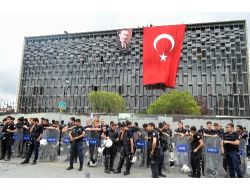 Taksim'de 'Vatan Sana Canım Feda' Sloganları