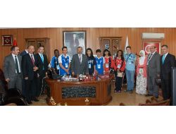 Olimpiyat Öğrencileri Başkan Demirel’i Ziyaret Etti