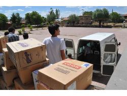 Lise Öğrencilerinden Ortaokul Öğrencilerine Giysi Yardımı