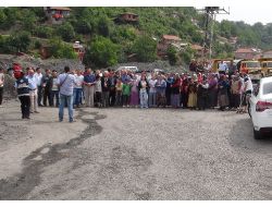 Asfaltlanmayan Yolu Trafiğe Kapattılar