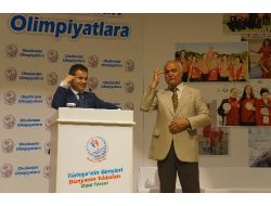 Nabi Avcı İle Suat Kılıç, Şampiyonları Ödüllendirdi