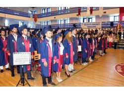 Yaşar Doğu Beden Eğitimi Ve Spor Myo'da Mezuniyet Sevinci