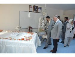 Kültür Evlerinde Eğitim Gören Kursiyerlerden Yıl Sonu Sergisi