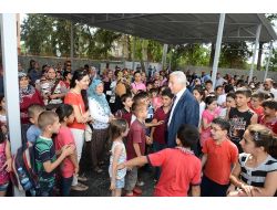 Okullarının Bahçesi Asfaltlanan Öğrenciler, Aldırmaz’ı Çiçeklerle Karşıladı