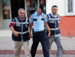 Sahte Polis, Yolculuk Sırasında Gerçek Polisin Yanına Oturunca Yakalındı