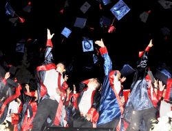 Ufuk Ortaokulu'ndan Pastalı Mezuniyet Kutlaması