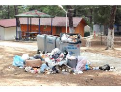 Bakanlıktan En Temiz Köy Ödülü Alan Müftüler'de Piknik Alanı Çöpten Geçilmiyor