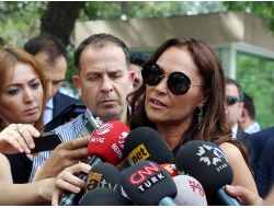 Hülya Avşar: Arada Duygusal Bağ Oluşmalı