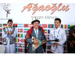 Olimpiyat Çocuklarıyla Buluşan Ağaoğlu: Dünya Barışına Büyük Hizmet Ediyorlar