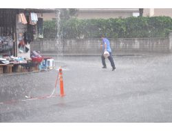 Yaz Yağmuru Su Baskınlarına Neden Oldu