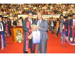 Omü Fen Edebiyat Fakültesi Mezunları Diplomalarını Aldı