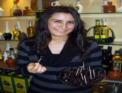 Üniversite Öğrencisi Zeytin Çikolatası Yaptı