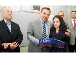 Başkan Çetin’den Öğrencilere Karne Hediyesi