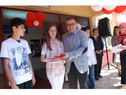 Vali Yardımcısı Şahin Karne Sevincine Ortak Oldu