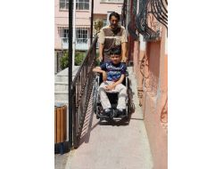 Kas Hastası Olan Abdullah, Karnesini Almaya Tekerlekli Sandalye İle Gitti