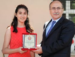 Manisa'da 253 Bin Öğrenci Karne Sevinci Yaşadı