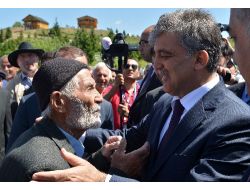 Cumhurbaşkanı Gül, Ardahan'daki Ziyaretlerine Yaya Gitti