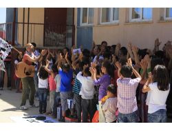Dersim Çarşı Grubu'ndan Öğrencilere Karne Hediyesi