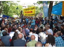Gezi Parkı'ndaki Göstericiler Ne Yapacaklarını Tartışıyor