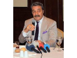 Kadir İnanır: Taşın Altına Elini Koymayana Sanatçı Demem