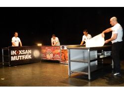 2023 Metrelik Kol Böreğiyle Rekor Kıran Börekçi Guinness Belgesini Aldı