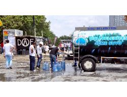 Şişli Belediyesi Gezi Parkı’nda Su Dağıttı