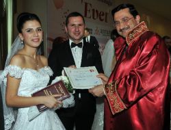 Gelemeyenler Nikahı İnternetten Canlı Olarak İzleyecek