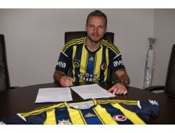 Çek Oyuncu Michal Kadlec, Fenerbahçe'ye İmzayı Attı