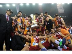 Galatasaray Medical Park, Şampiyonluk Kupasını Coşkuyla Kaldırdı