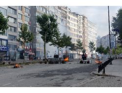 Yol Kapatan Göstericilere Polis Müdahalesi