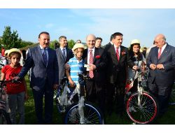 Bakan Bayraktar: En Güzel Karne Hediyesi Bisiklet