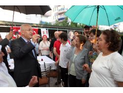 Başkan Yaşar Babalara Hediye Dağıttı