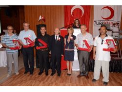 Ömürleri Kan Vermekle Geçiyor