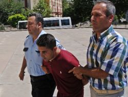 Evi Terk Eden Karısını Bıçaklayarak Öldürdü