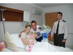 Jandarmadan Babalara Çiçek Sürprizi