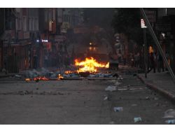 Yüzü Maskeli Bir Grup E-5'i Kapatmaya Çalıştı