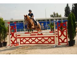 Adana’da Yapılan Binicilik Engel Atlama Yarışmaları Tamamlandı