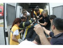 Bahçeye Kaçan Topunu Almak İsterken, Korkuluk Demiri Ağzına Saplandı