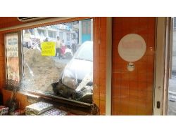 Kaza Yapan Doktor Aracını Bırakıp 'Benim Hastam Var' Diyerek Hastaneye Gitti