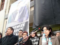 Bdp'liler, Belediye Başkanı İçin Oturma Eylemi Yaptı