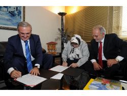 83 Yaşındaki Makbule Küçükçalık, Van'a Okul Yaptıracak