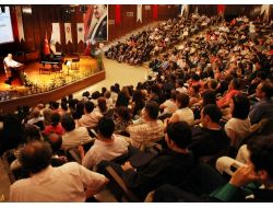 Enstitü Mezunları Diplomalarını Aldı