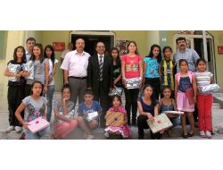 Başarılı Çocuklar Ödüllendirildi
