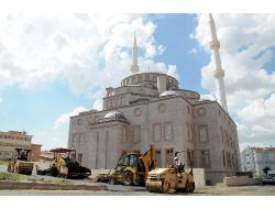 Etimesgut’ta Camilerin Çevresi Güzelleşiyor