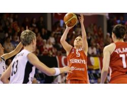 A Milli Kadın Takımı, Slovakya’yı Da 66 - 48 Yenerek 3'te 3 Yaptı