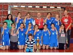 İzmir Bayanlar Hentbolda Şampiyon