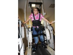 Engelli Kız, Ziyaretine Gelmesi İçin Başbakan'a Şiirle Seslendi