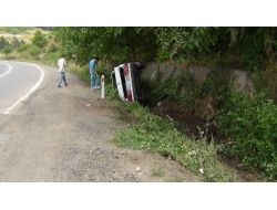 Şarampole Devrilen Otomobilde 4 Kişi Yaralandı