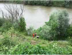 Otomobil Irmağa Düştü, 2 Çocuk Kayboldu