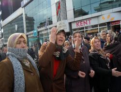 Gebze'de Polise Direnen 4 Kişi Gözaltına Alındı